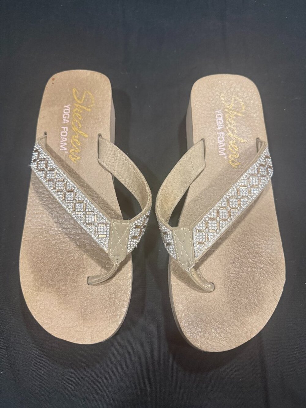 Skechers Yoga Foam Rhinestone Platform Wedge Flip Flops Sandals Women’s Size 9